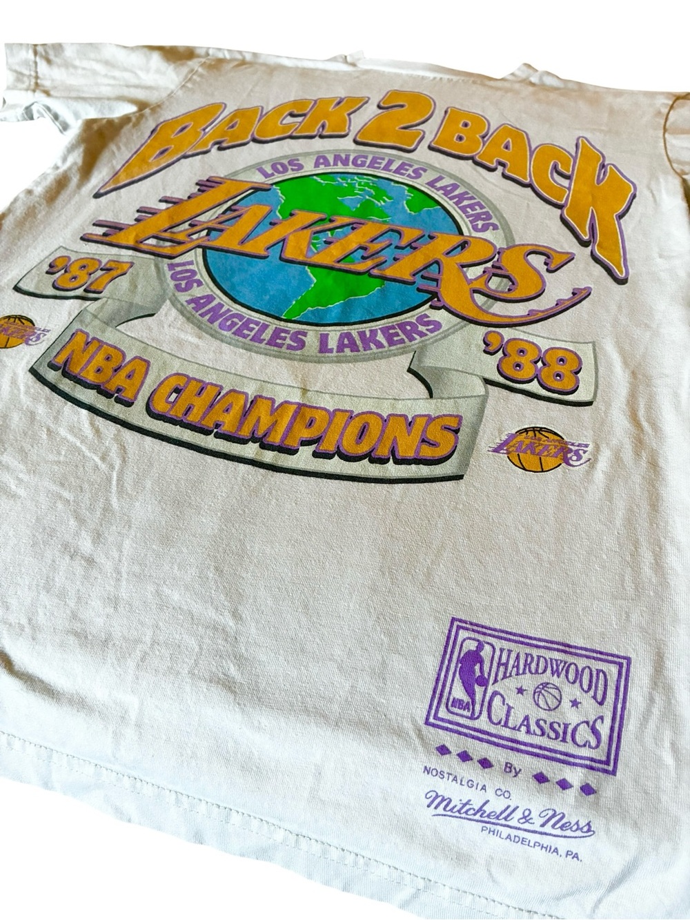 Vintage Style Mitchell &‎ Ness Los Angeles Lakers “Back 2 Back” 1987-1988 NBA - Picture 6 of 6